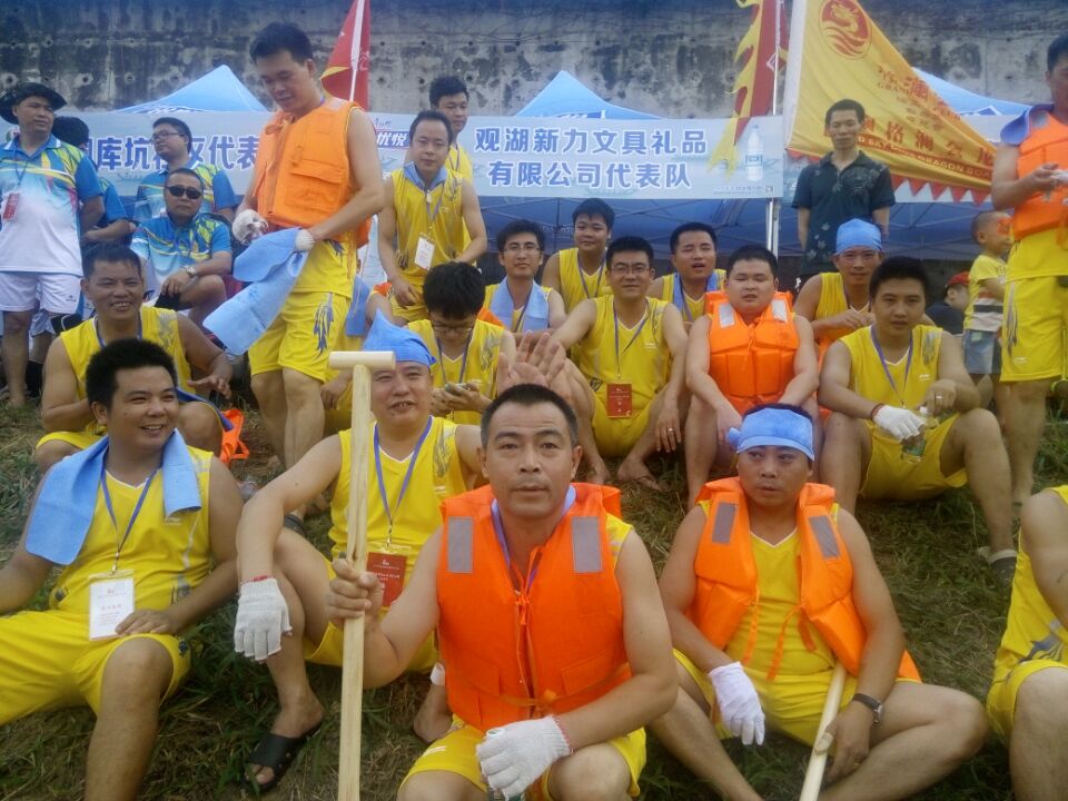 2015年6月“觀瀾杯”龍舟賽，新力公司河上風(fēng)雨競龍舟